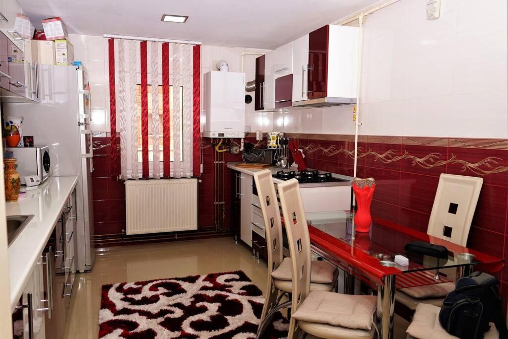 Home Away From Home Petrila Exterior foto